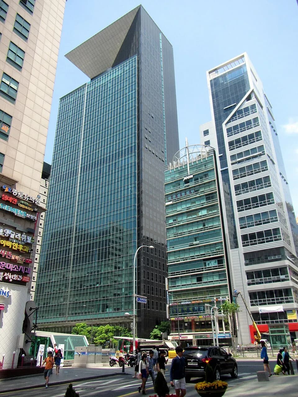 Gangnam & Garosu-gil: K-Pop, Shopping & Luxury